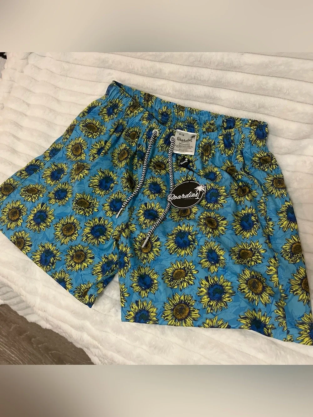 Boardies Apparel Men’s Blue Sunflower Swim Trunks NWT